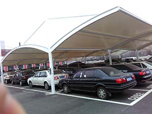 鋼<font color='red'>膜結(jié)構(gòu)車棚</font>特點，怪不得越來越多人選擇！(圖文)
