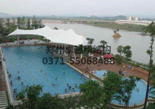 某游泳池膜結(jié)構遮陽棚使用多年依舊如新