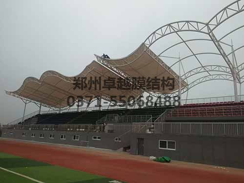 安裝膜結(jié)構(gòu)具有一定危險(xiǎn)性，需做好安全措施