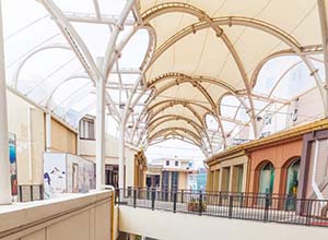 商場(chǎng)屋頂膜結(jié)構(gòu)有哪些特點(diǎn)？