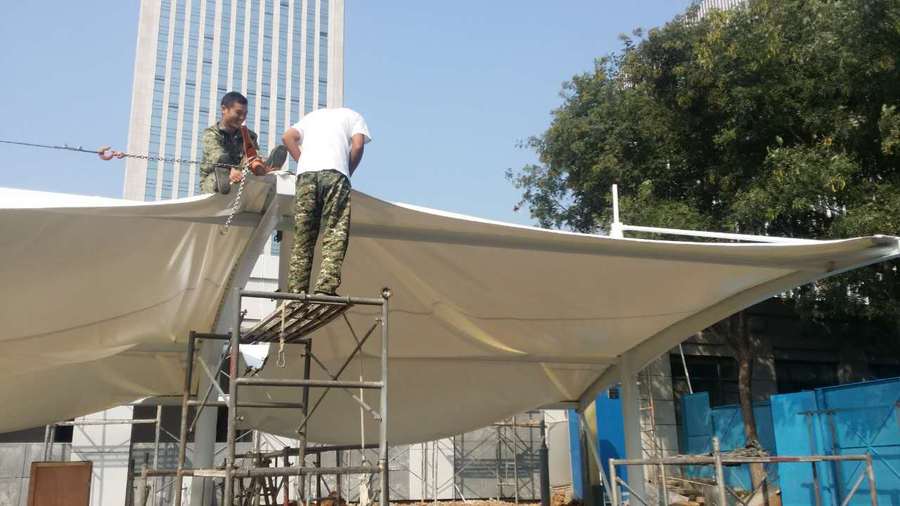 膜結構停車棚的光照性有什么優(yōu)點？