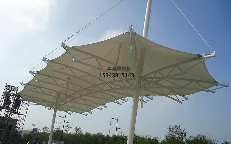 選擇<font color='red'>張拉膜結(jié)構(gòu)</font>必須要具備哪些性能？