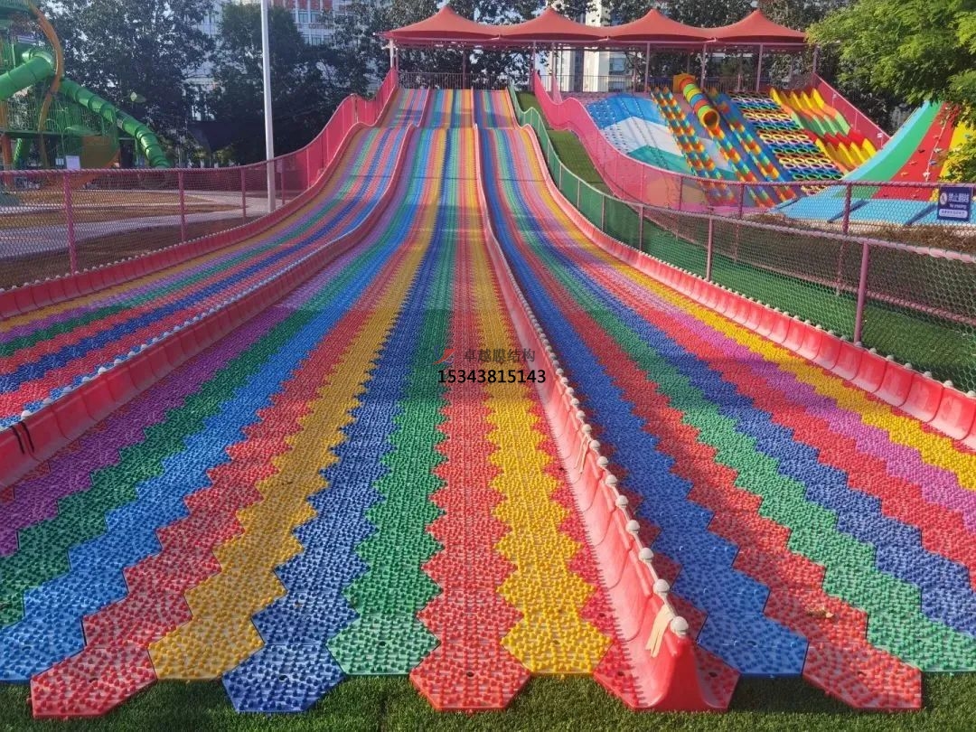 南陽滑世界橘紅色<font color='red'>張拉膜結(jié)構(gòu)</font>生產(chǎn)